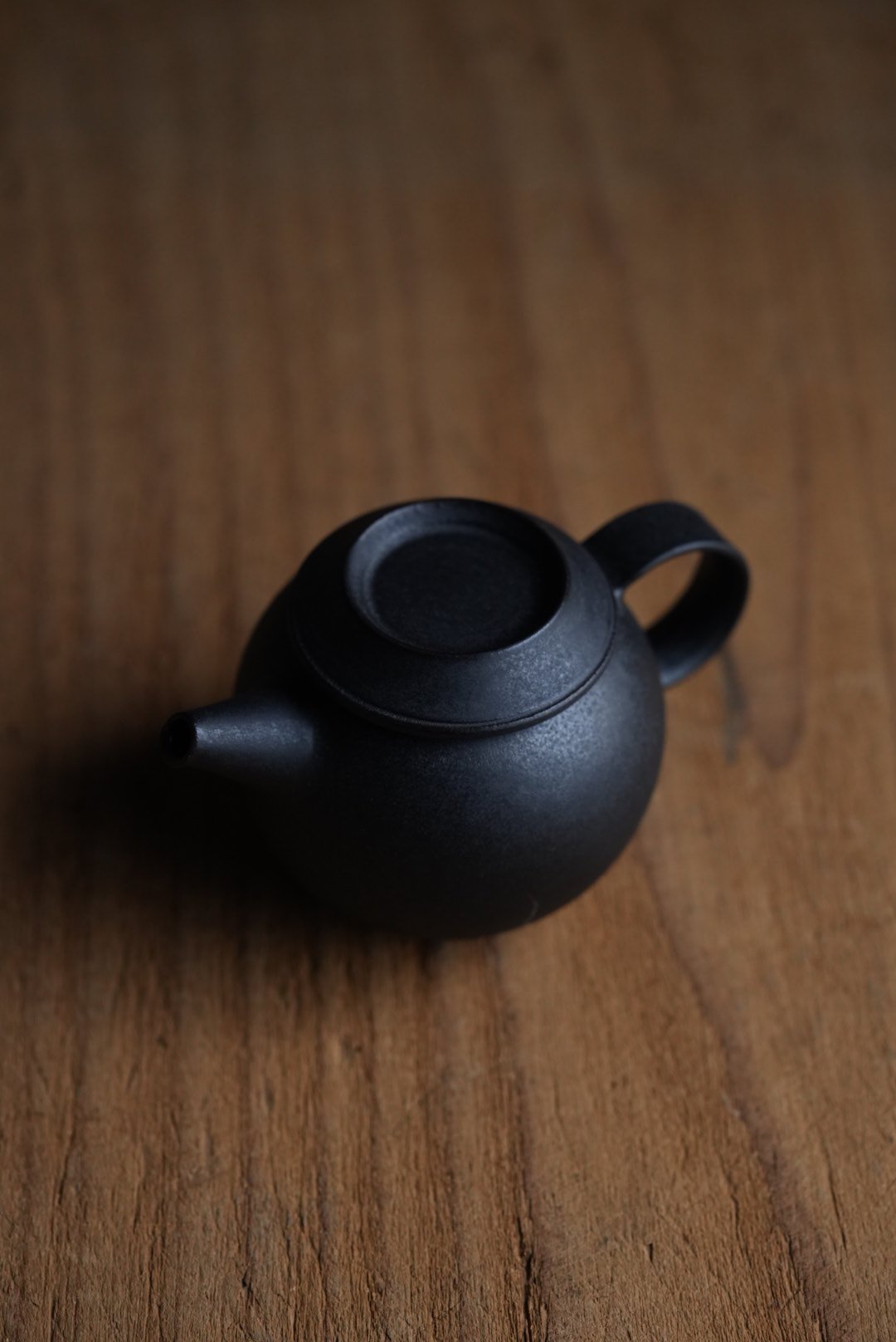 黒釉茶壷 / 服部竜也 | gallery yaichi
