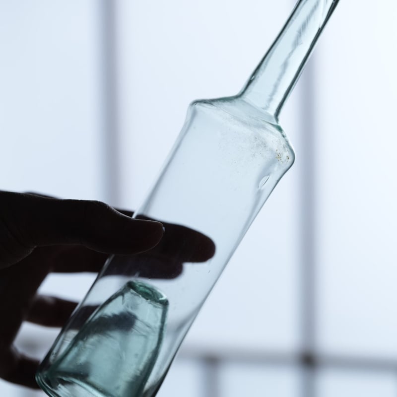 1700年代 手吹きガラスの底上げの香水瓶 薬瓶 / 18世紀・フランス 01