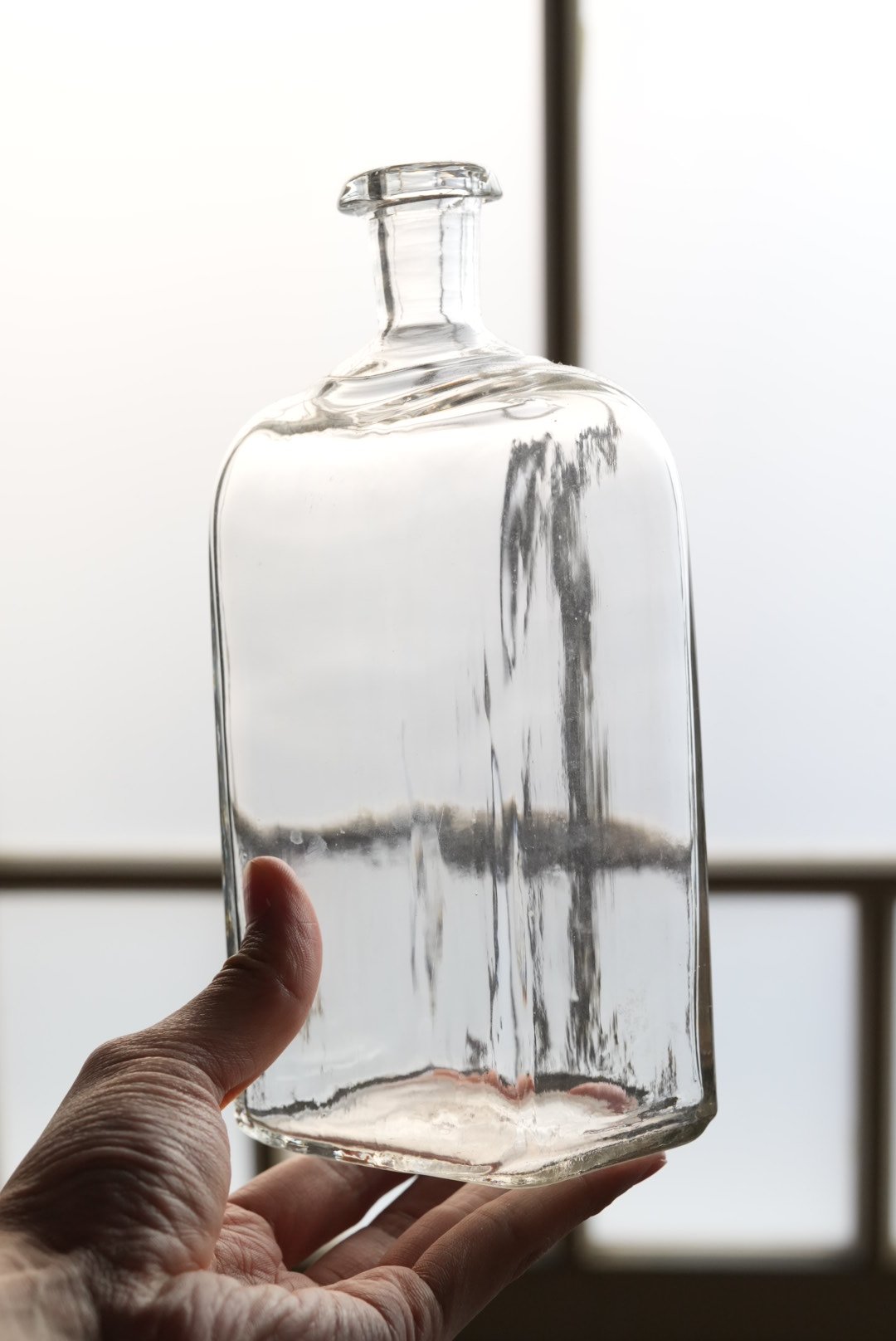 古い宙吹きガラスの角瓶 酒瓶 / 19世紀・スウェーデン | gallery