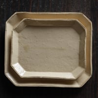 米色青磁隅切四角皿 / 安齋新+厚子