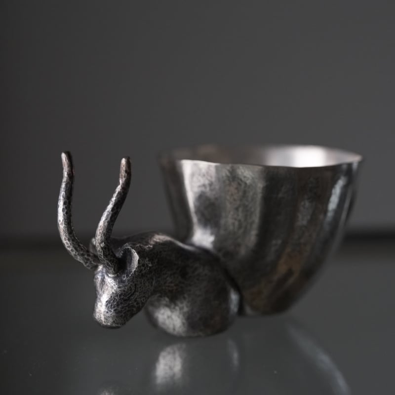 南鐐羚羊装酒盃 / 長谷川竹次郎 | gallery yaichi