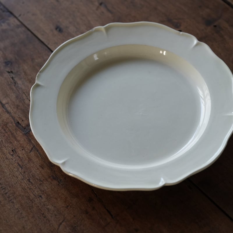 19世紀　初期ウェッジウッド　ファイアンスフィーヌ 花リム大皿 19世紀初期ウェッジウッドファイアンスフィーヌ 花リム大皿