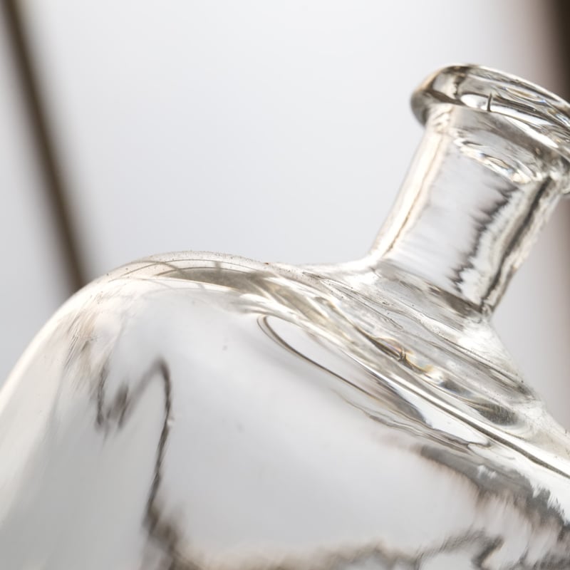 古い宙吹きガラスの角瓶 酒瓶 / 19世紀・スウェーデン | gallery yaichi