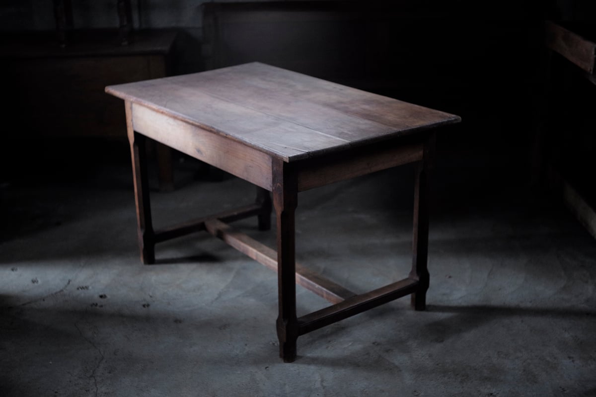 古い木製無垢材のテーブル　座卓 木製座卓・ちゃぶ台 自然な形状 天然木座卓 座卓 座卓 ZX-