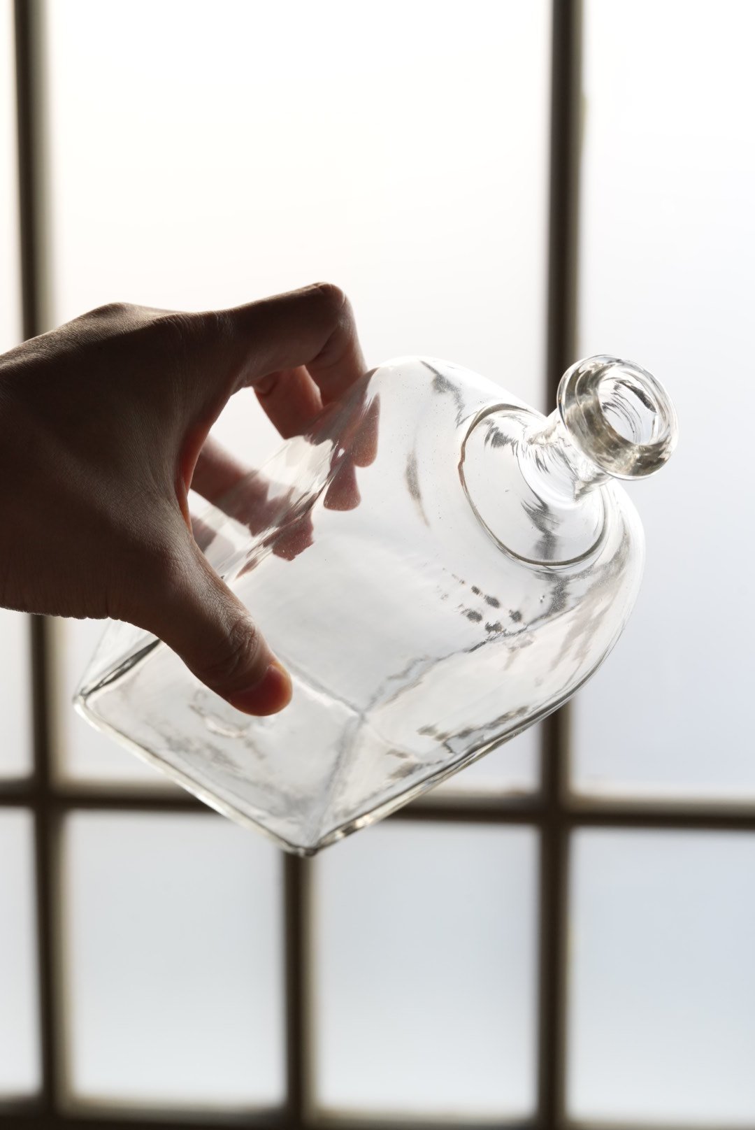 古い宙吹きガラスの角瓶 酒瓶 / 19世紀・スウェーデン | gallery yaichi