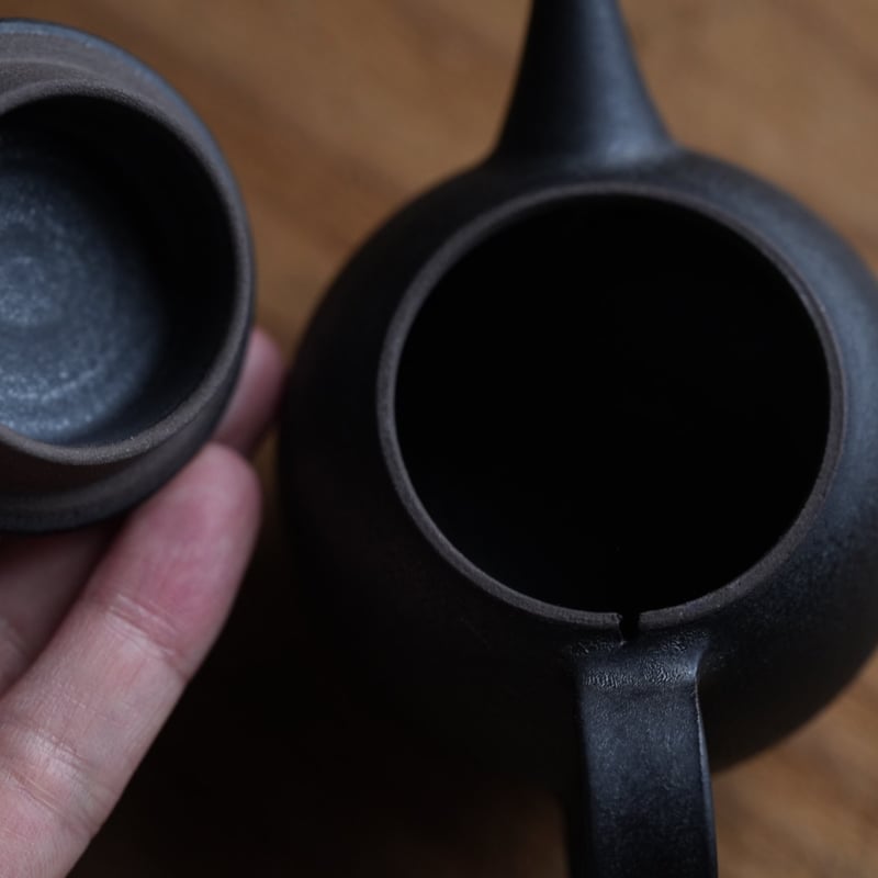 黒釉茶壷 / 服部竜也 | gallery yaichi