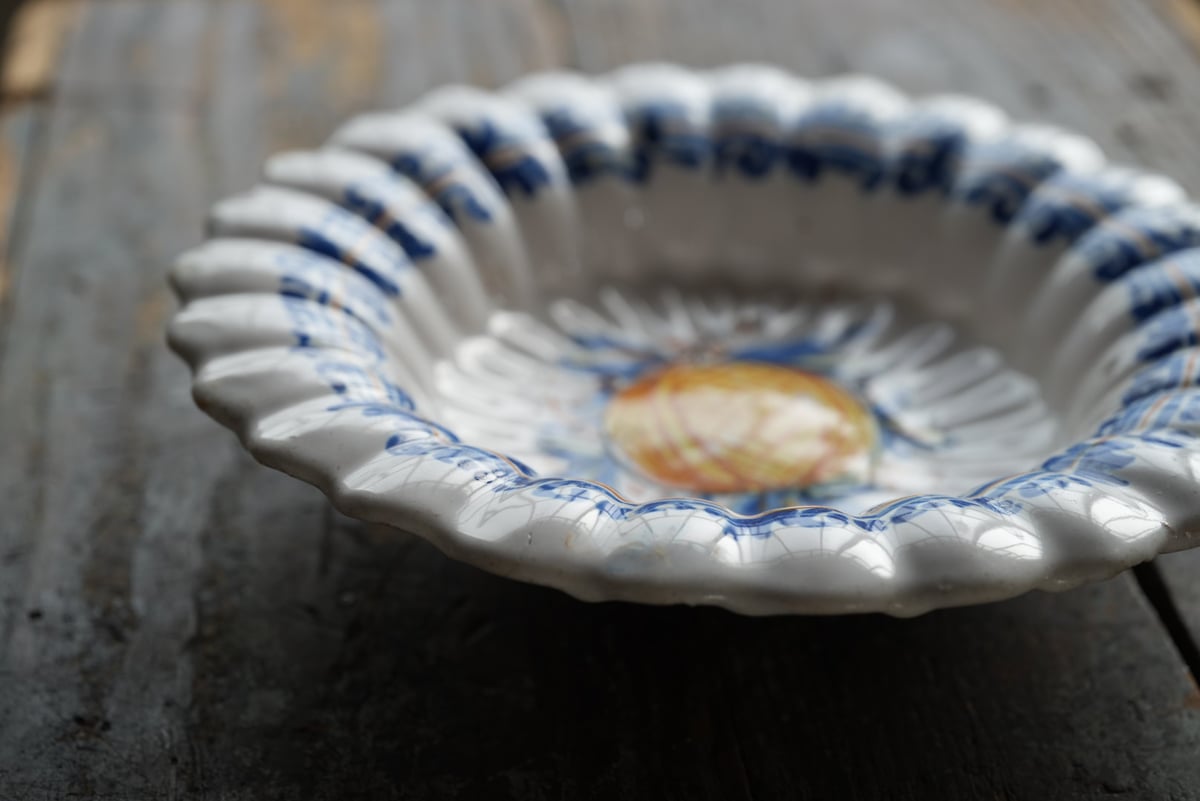 18世紀 古いファイアンス白錫釉 草花果実紋 絵付輪花大皿 / 1700~1800