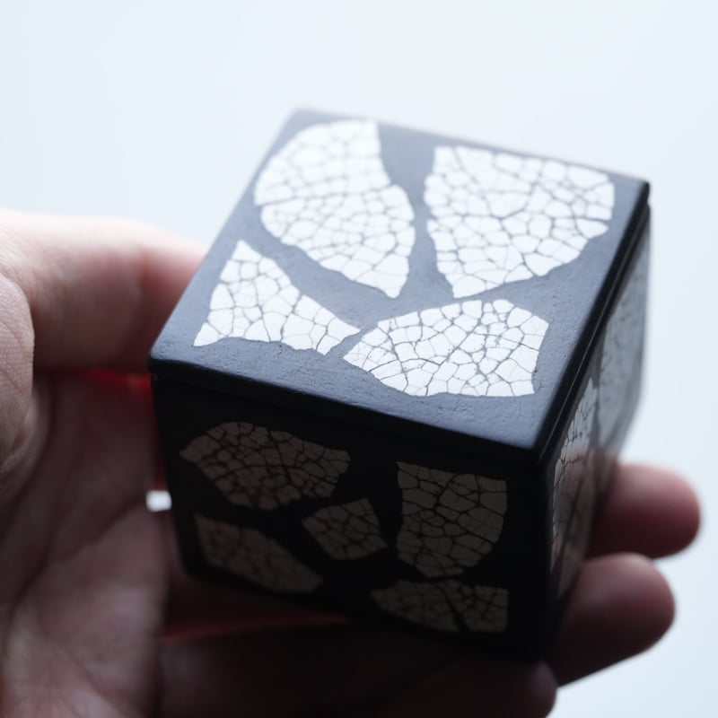 卵の殻(白色)穴1つ 150個 卵の殻(白色)穴1つ 150個