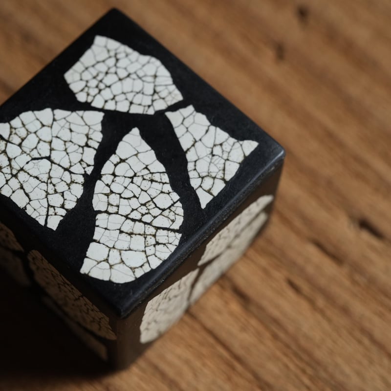 卵の殻(白色)穴1つ 150個 卵の殻(白色)穴1つ 150個