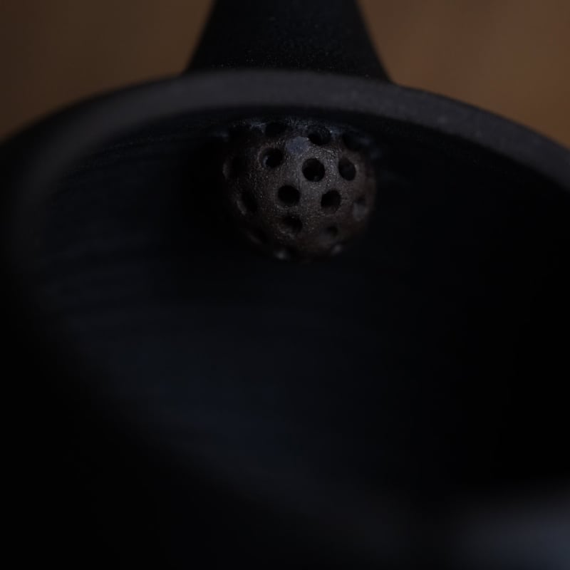 黒釉茶壷 / 服部竜也 | gallery yaichi