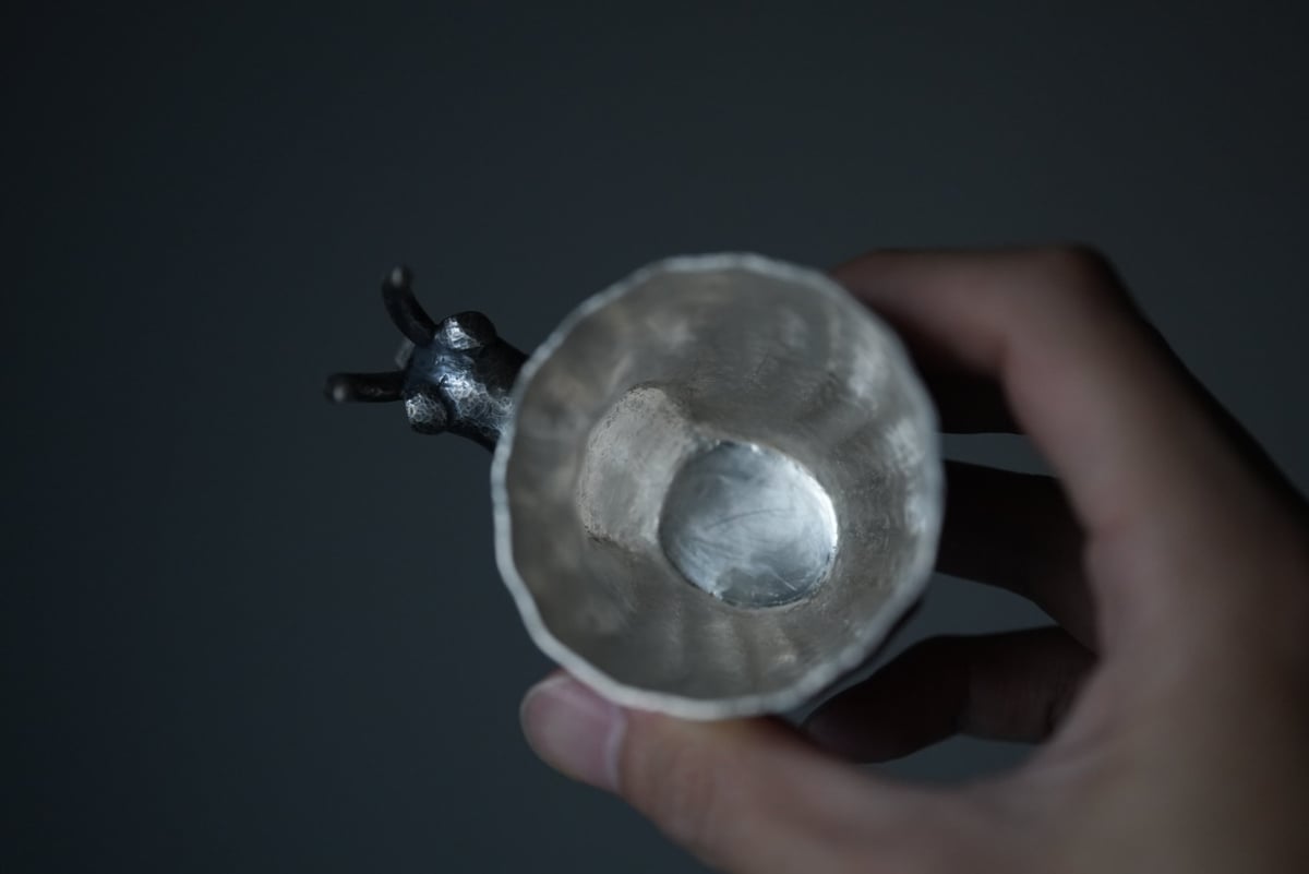 南鐐羚羊装酒盃 / 長谷川竹次郎 | gallery yaichi