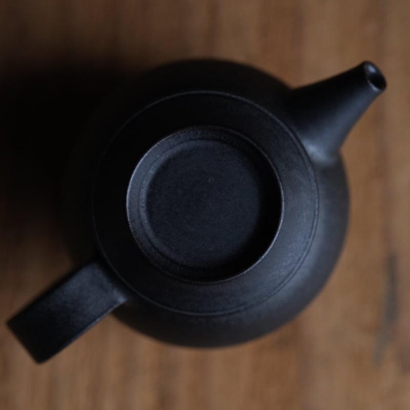 黒釉茶壷 / 服部竜也 | gallery yaichi