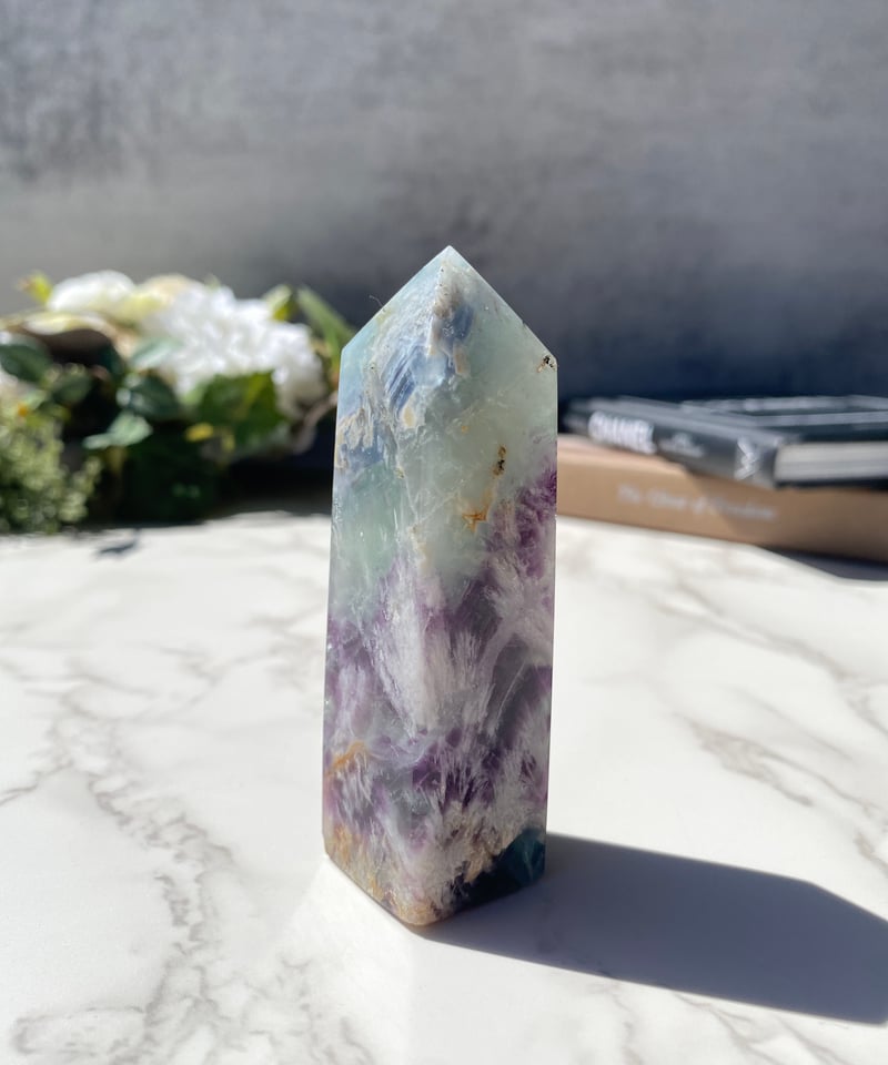 エンジェルフェザーインフローライト　フローライト　フェザー　エンジェル　天然石 エンジェル フェザー フローライト / スフィア【φ4.9cm