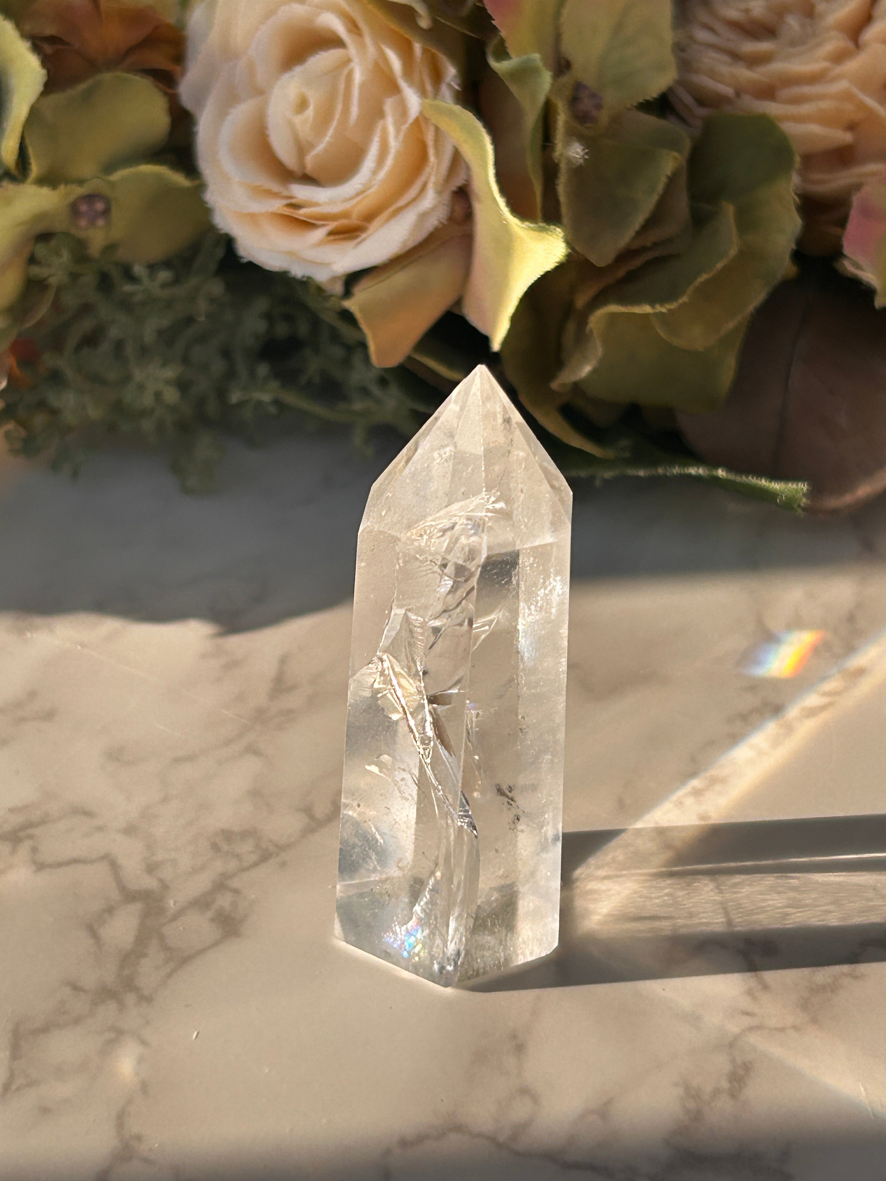 幸運に導く】レインボー水晶 六角柱ポイント ファントムクォーツ