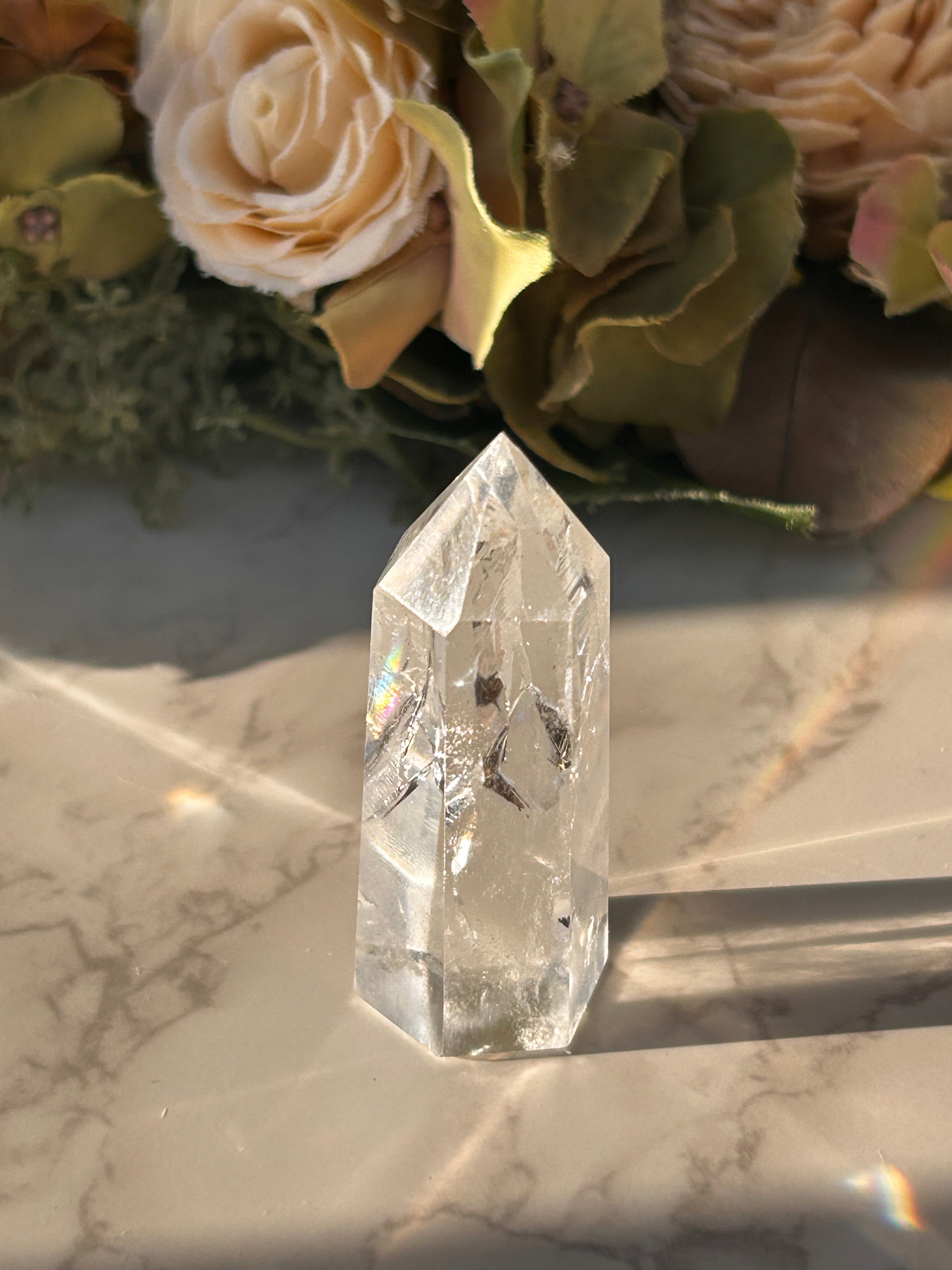 幸運に導く】レインボー水晶 六角柱ポイント ファントムクォーツ