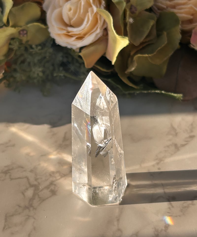 超透明　ファントム　虹入り水晶ポイント 超透明】天然レインボー水晶丸玉（約136mm）虹入り水晶｜アップ