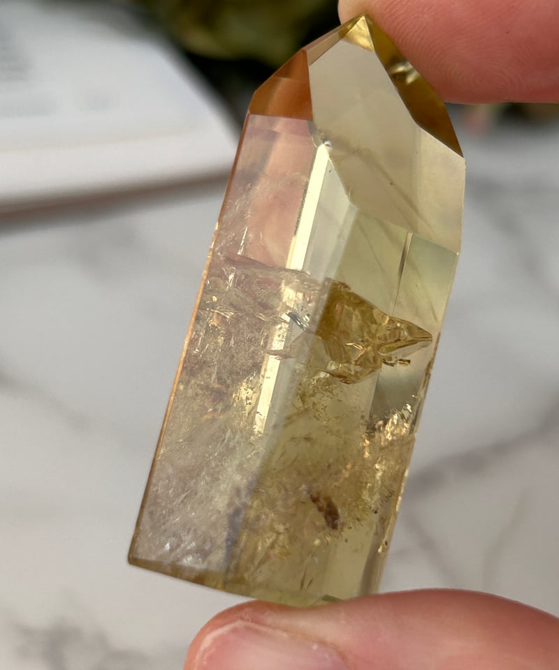 シトリン ポイント タワー 六角柱 黄水晶 レインボーシトリン 虹 117g