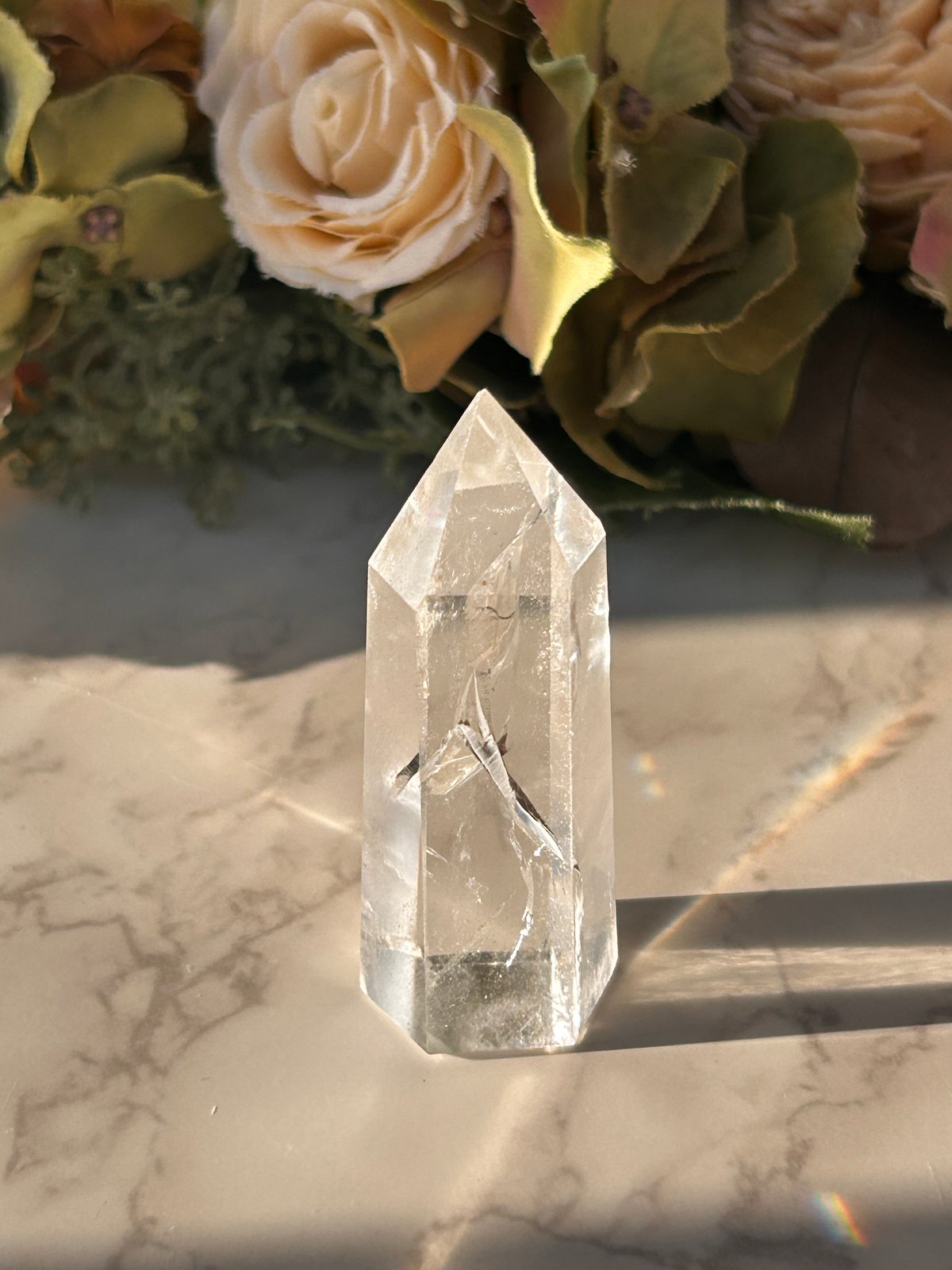 幸運に導く】レインボー水晶 六角柱ポイント ファントムクォーツ