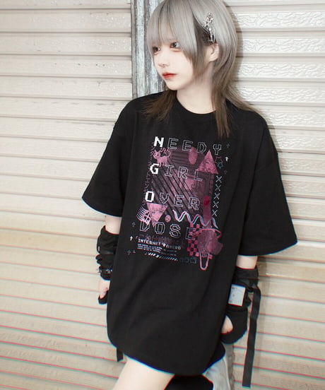 【事後通販】1stグッズ：NEEDY GIRL OVERDOSE グラフィックTシャツ（インターネットエンジェう）【ニディガ展2】