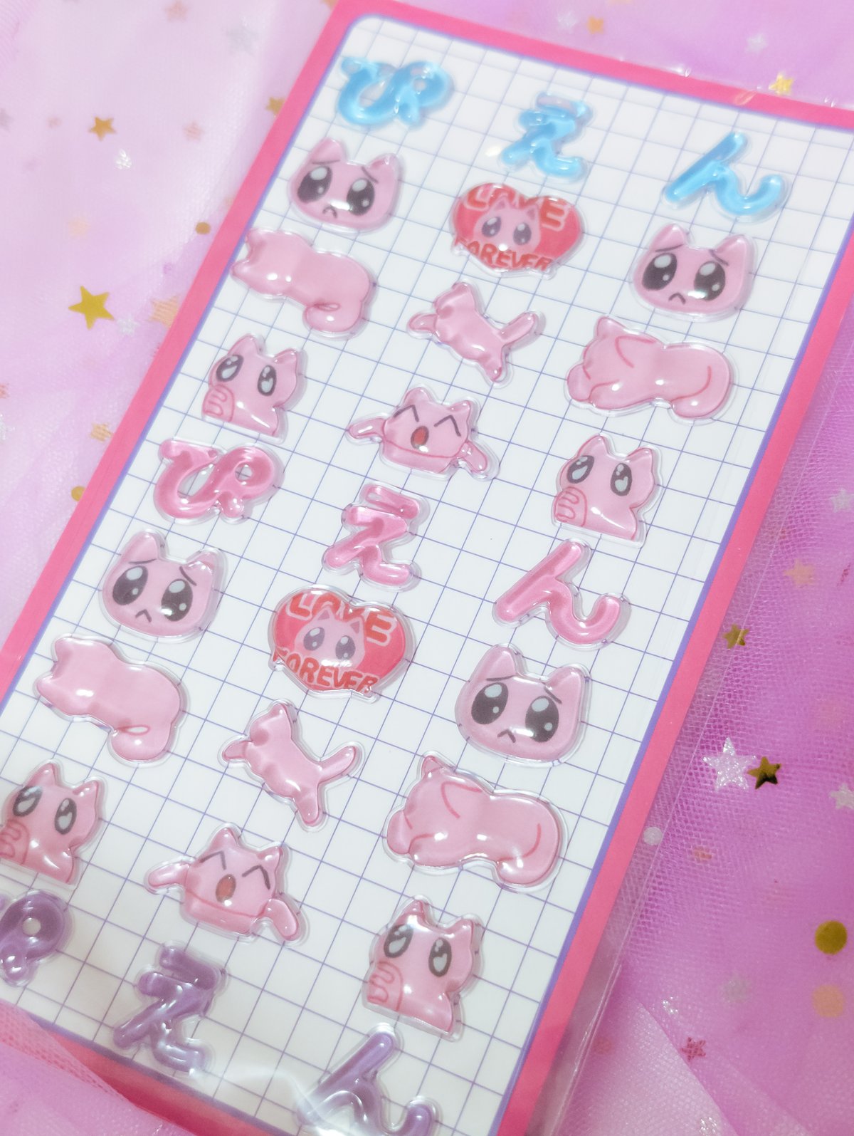 ニディガ ぷっくりシール 超てんちゃん あめちゃん ぴえん猫 うちわ 4点セット POP-UP STORE in 原宿】ニディガ ぷっくりシール ぴえん猫 | NEEDY G