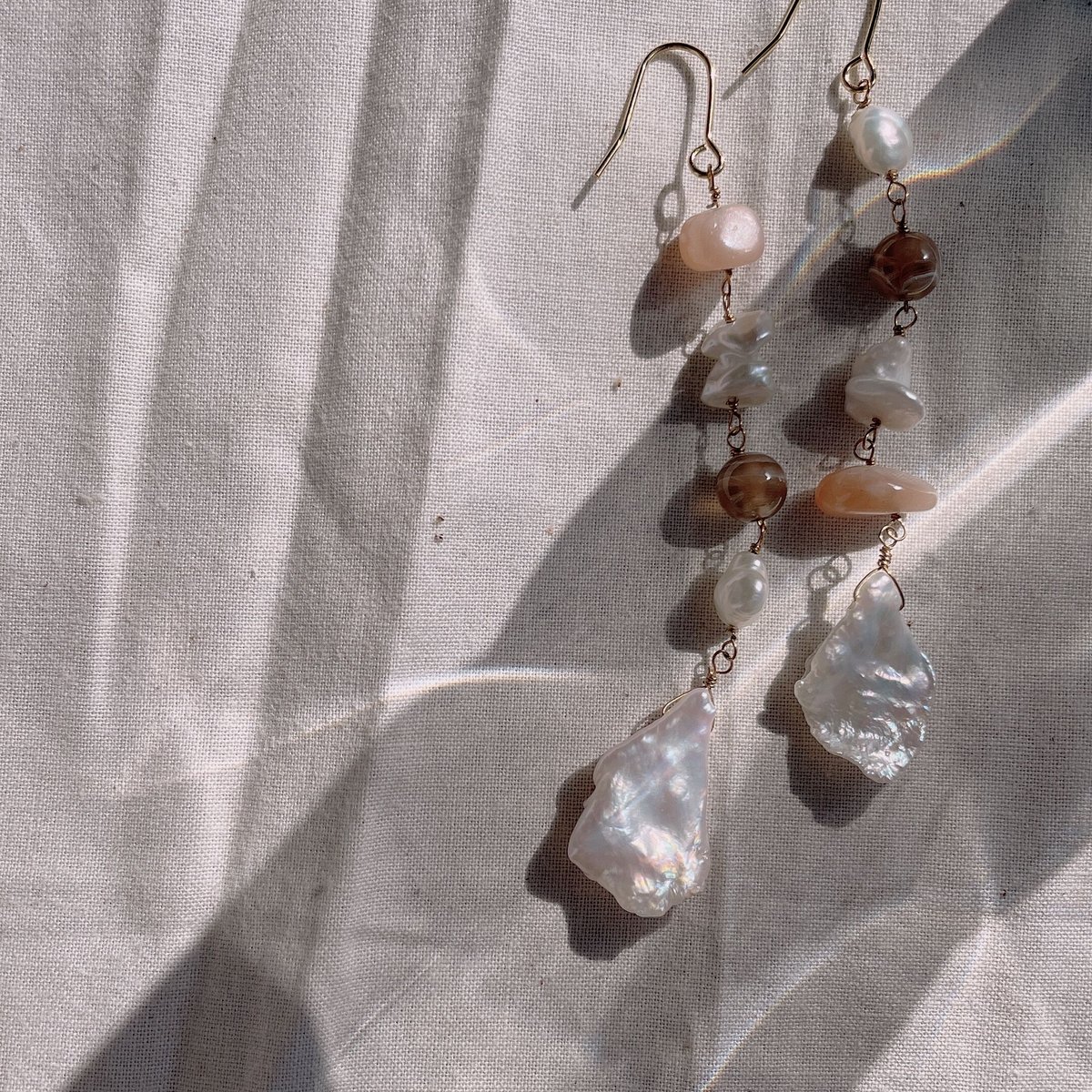 pierce 〗バロック淡水パールの縦長ピアス | mer scintillante