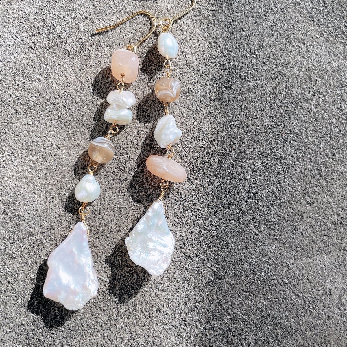 pierce 〗バロック淡水パールの縦長ピアス | mer scintillante