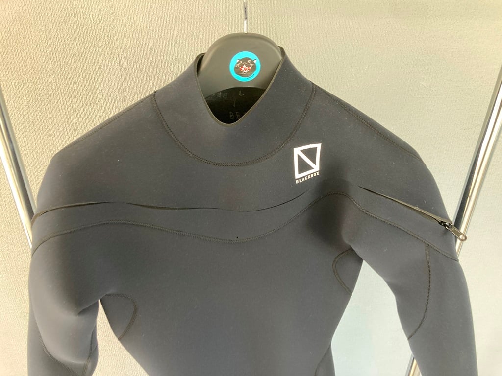 ntoru1201さま　ウェットスーツ ブラック BLACKBOX wetsuits | CNA SURFSHOP