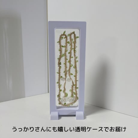 ビーズと天然石（ペリドット）、コットンレースのマスクコード