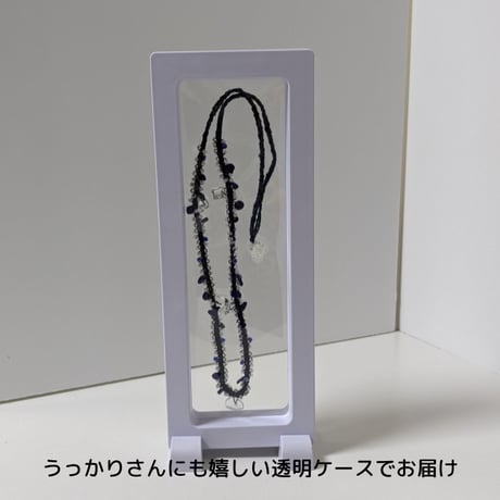 ビーズと天然石（水晶・ラピスラズリ）、コットンレースのネックレス