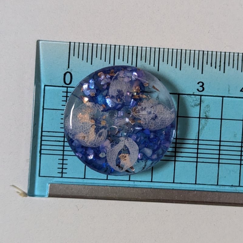 レジン ボタン 花びら入り ブルー | accommon STORE