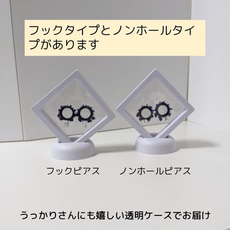 ビーズと天然石（水晶・ラピスラズリ）、コットンレースのピアス