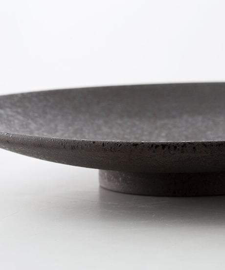 黒釉中皿