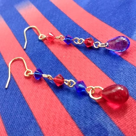 TRUE ROCKS カプセル型ピアス 青色赤色 2個 TRUE ROCKS カプセル