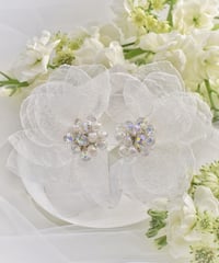 【イヤリング】咲いたflowerリリーホワイト