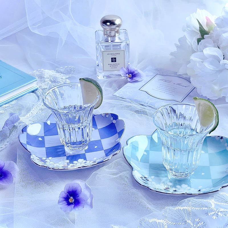 瑠璃色の胎に白・青のアイ多数のモザイク貼り付大玉、ジャワ出土、5C-9C制作とは 瑠璃色の胎に白・青のアイ多数のモザイク貼り付大玉、ジャワ