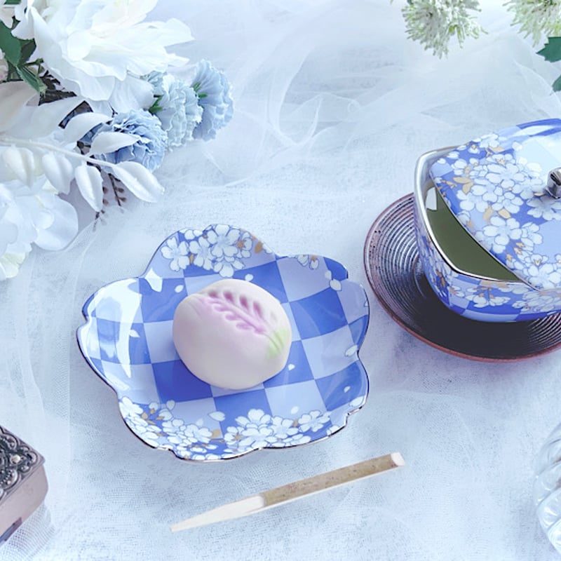 倉敷ガラス　藍色　花形　皿　2枚セット 倉敷ガラス 藍色 花形 皿 2枚セット 倉敷ガラス 藍色 花形 皿 2枚