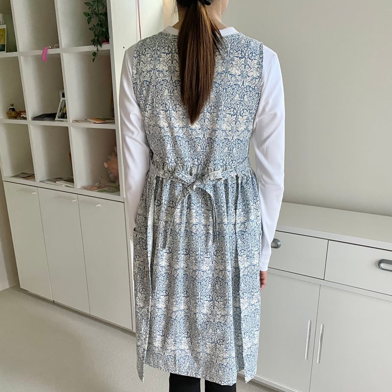 Be You Apron】V&A William Morris 生地 ”ブラザーラビット”