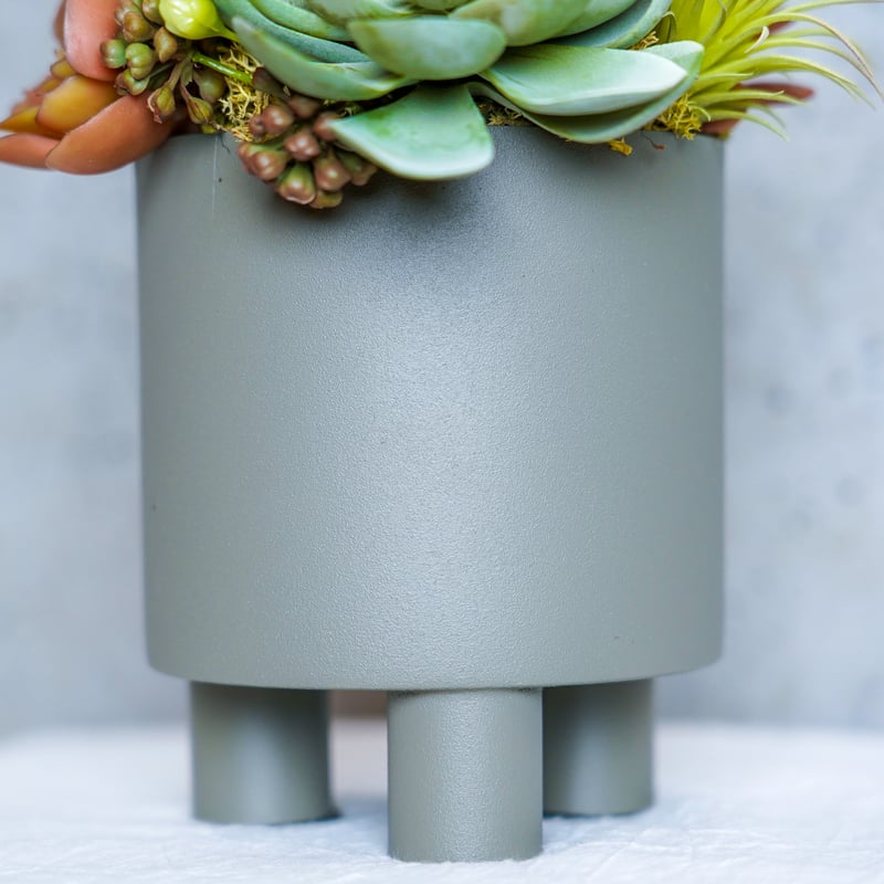 高級造花 フェイクグリーン 多肉寄せ植え アイアン三つ足鉢3〈一点もの