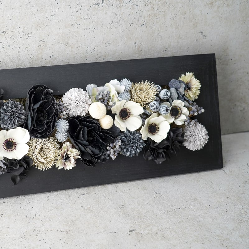 高級 造花 ウッドフレーム ブラック モノトーンアレンジメント〈一点
