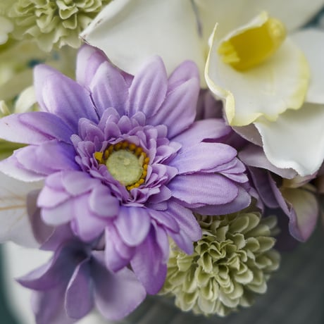 高級 造花　仏壇供花　エレガント　白陶器四角鉢 〈一点もの〉