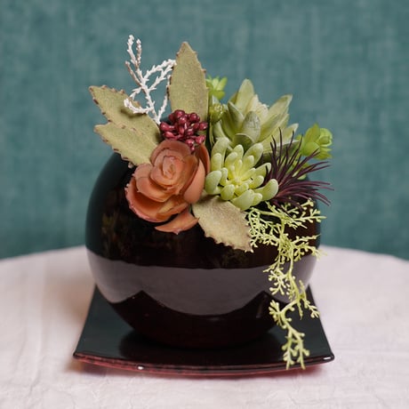 高級造花　フェイクグリーン 多肉寄せ植え　球体陶器鉢〈一点もの〉