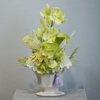 高級 造花　偲ぶ花　仏壇供花　グリーンエレガント　紫タッセル　白鉢