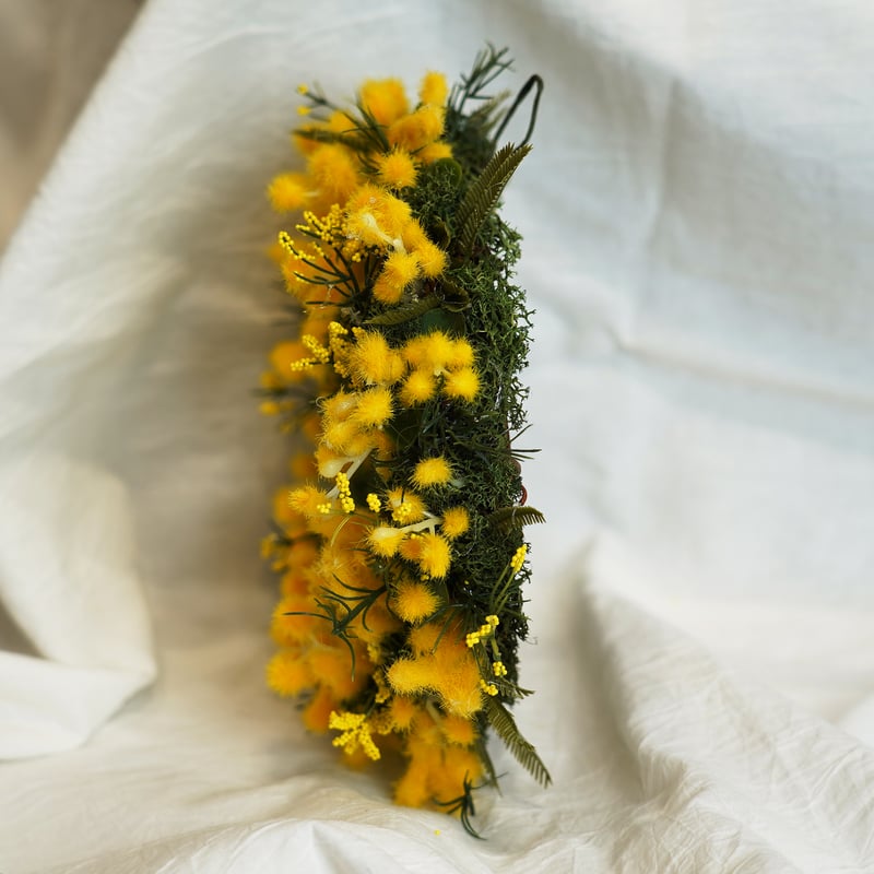 高級造花 リース 春を呼ぶミモザのリース3〈一点もの〉 | 高級 造花