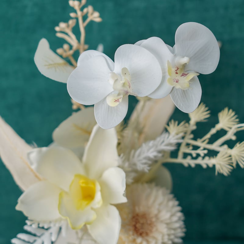 高級 造花 仏壇供花 白胡蝶蘭 白陶器丸鉢〈一点もの〉 | 高級 造花