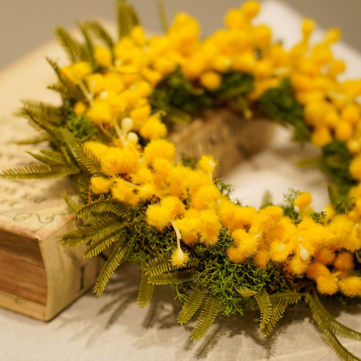 春を呼ぶミモザリース桜色オーバルリース