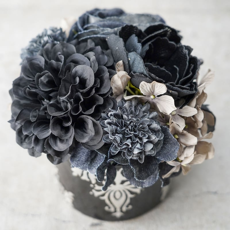 高級 造花 ブラックフラワーのシックなモノトーンアレンジメント