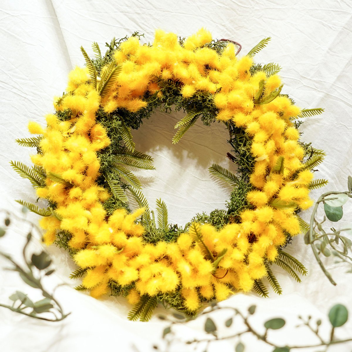 高級 造花 リース 春を呼ぶミモザのリース2〈一点もの〉 | 高級 造花