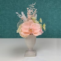 高級 造花　仏壇供花　ピンクのメモリアルアレンジ　蘭　白陶器鉢〈一点もの〉