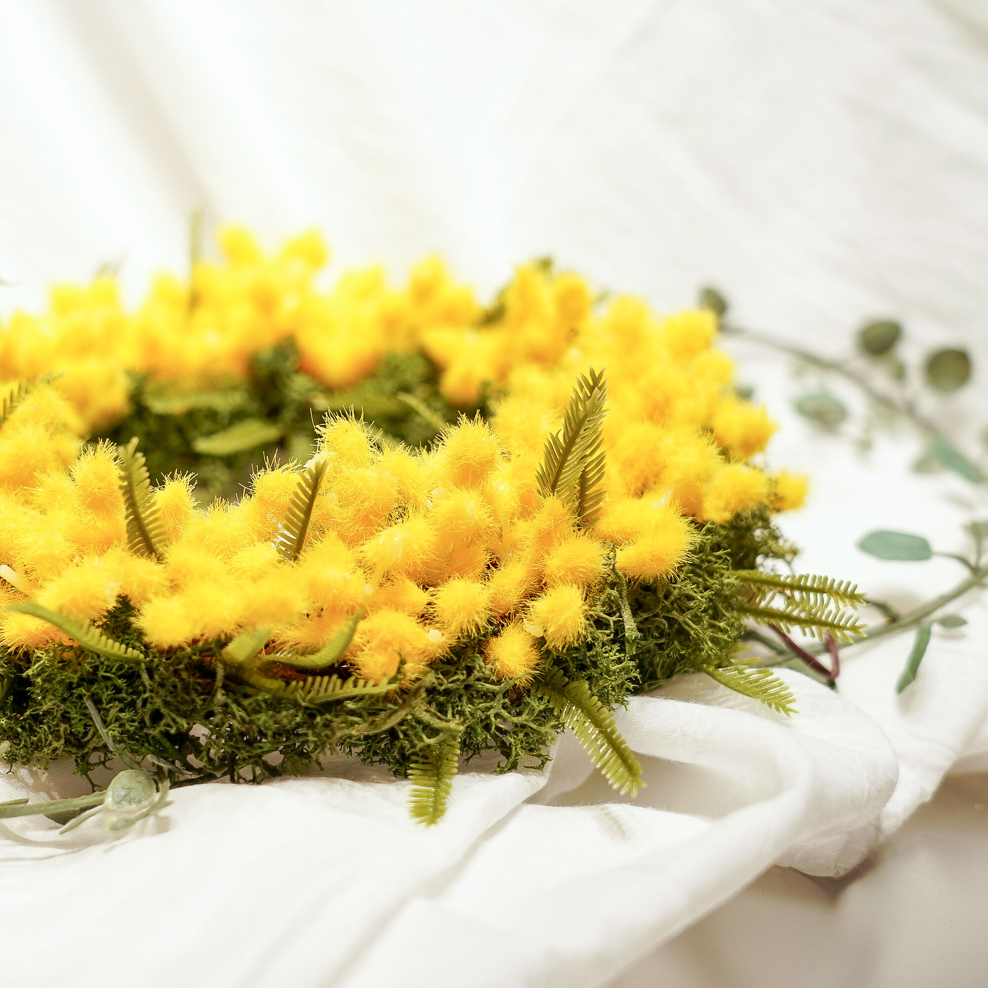 高級 造花 リース 春を呼ぶミモザのリース2〈一点もの〉 | 高級 造花