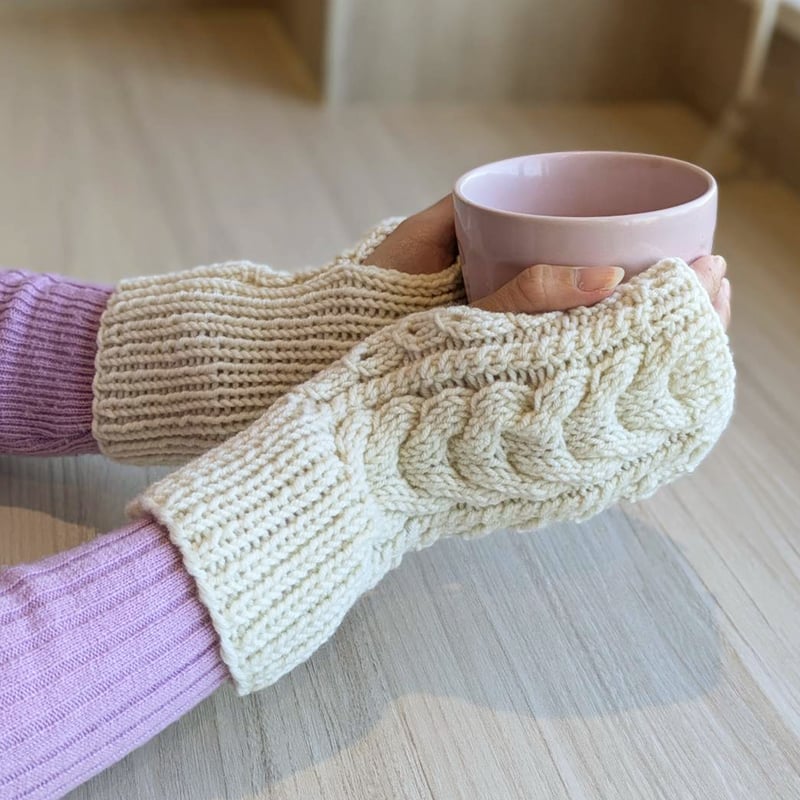 かわいいアラン模様のハンドウォーマーのキット 手編み ハンドメイド 